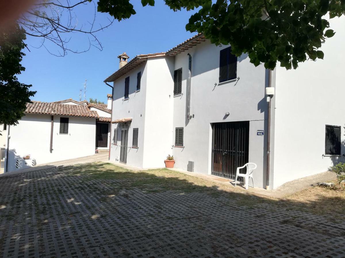 Case In Campagna Con Piscina A Тоди Экстерьер фото