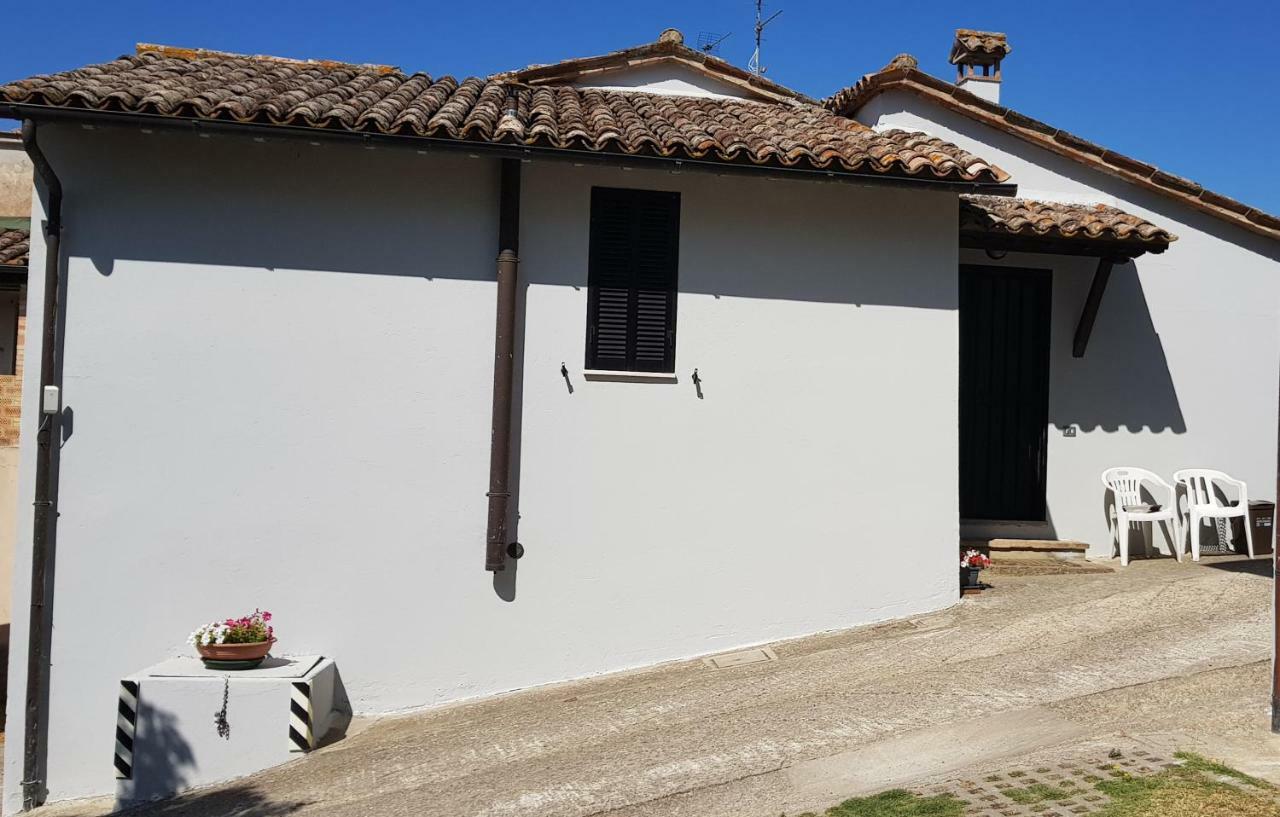 Case In Campagna Con Piscina A Тоди Экстерьер фото