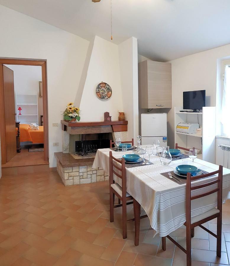 Case In Campagna Con Piscina A Тоди Экстерьер фото